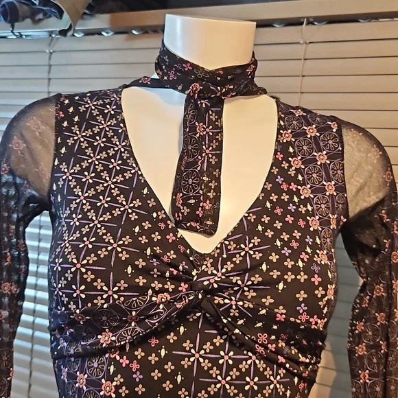 UK Size 6-8 cross wrap top, accentuates bust, transparent sleeves, pussybow tie - Picture 11 of 15
